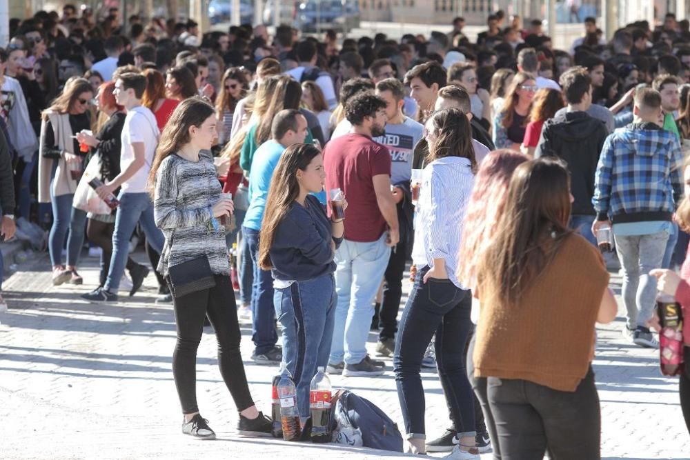 Centenares de estudiantes en la bienvenida de la UPCT