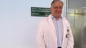 Ramón Bataller, referent en el dany de l’alcohol al fetge: «Les nenes ja beuen més que els nens a Espanya»