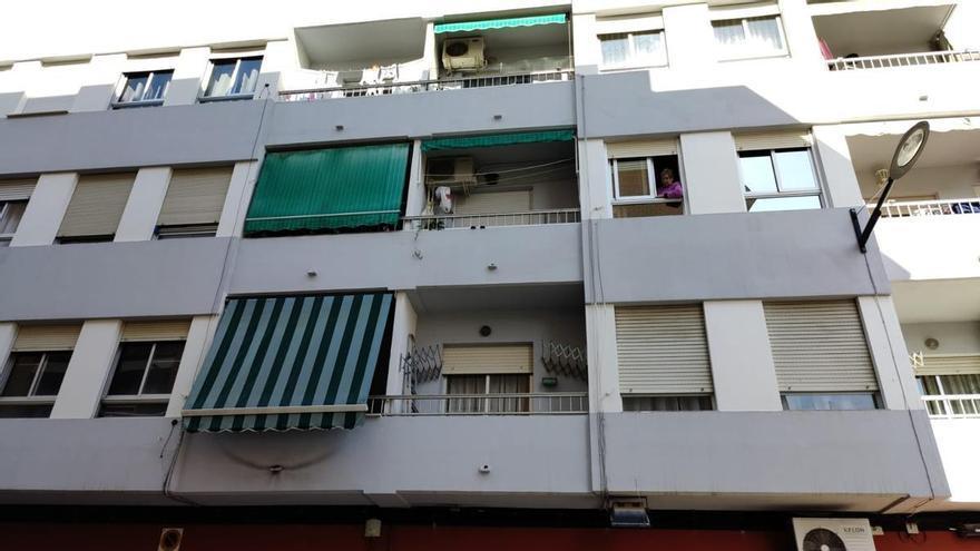 Un bebé de 15 meses se precipita desde el balcón de un tercer piso en Alzira