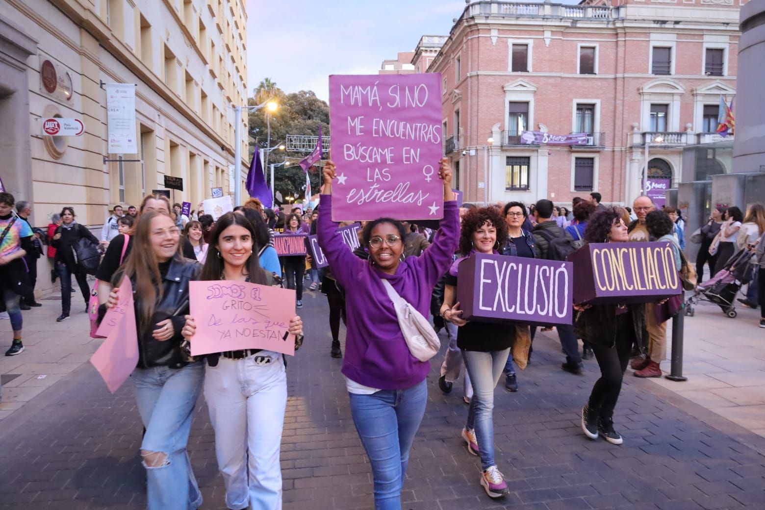 Las mejores imágenes de la manifestación del 8-M en Castellón