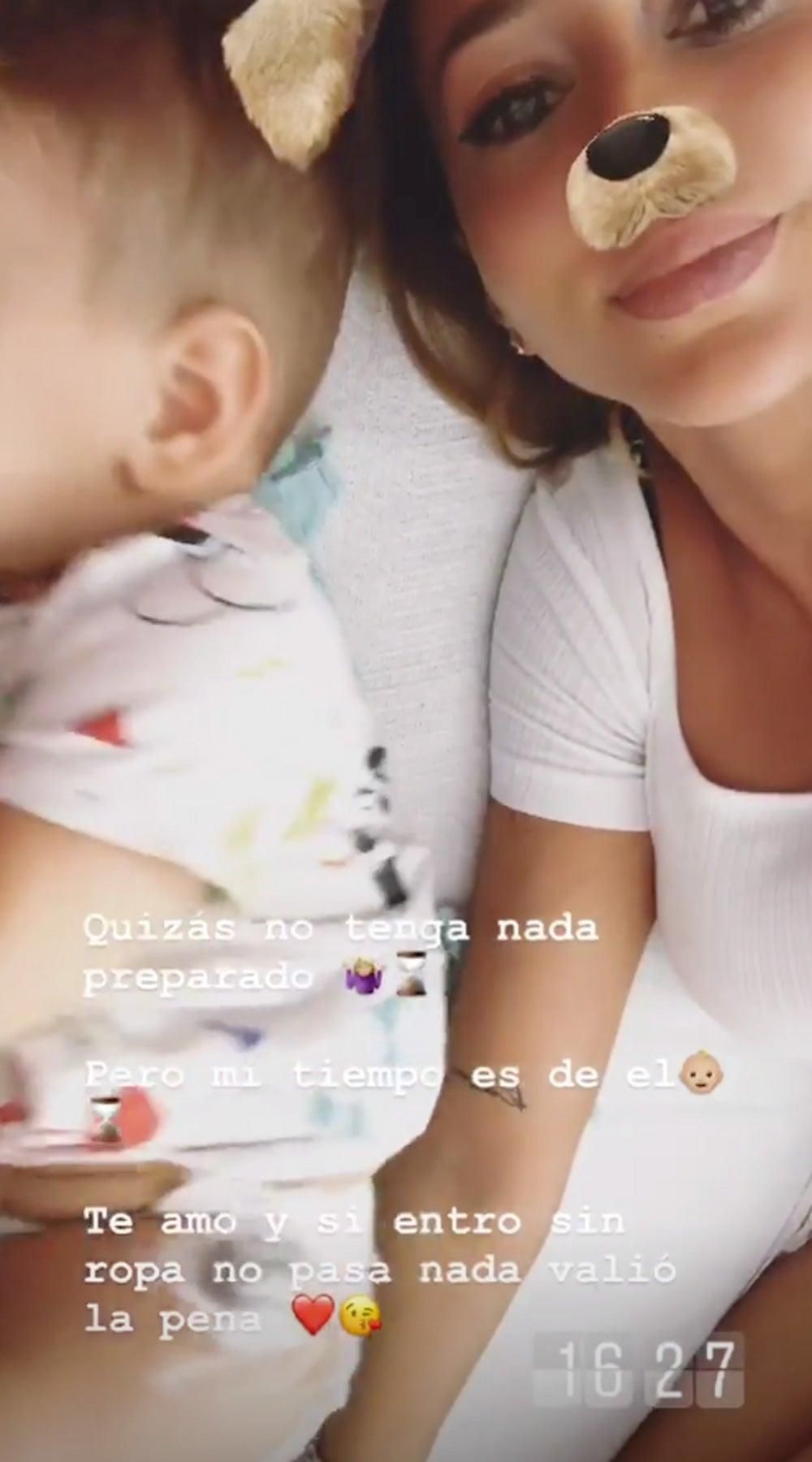 Aurah Ruiz con su hijo