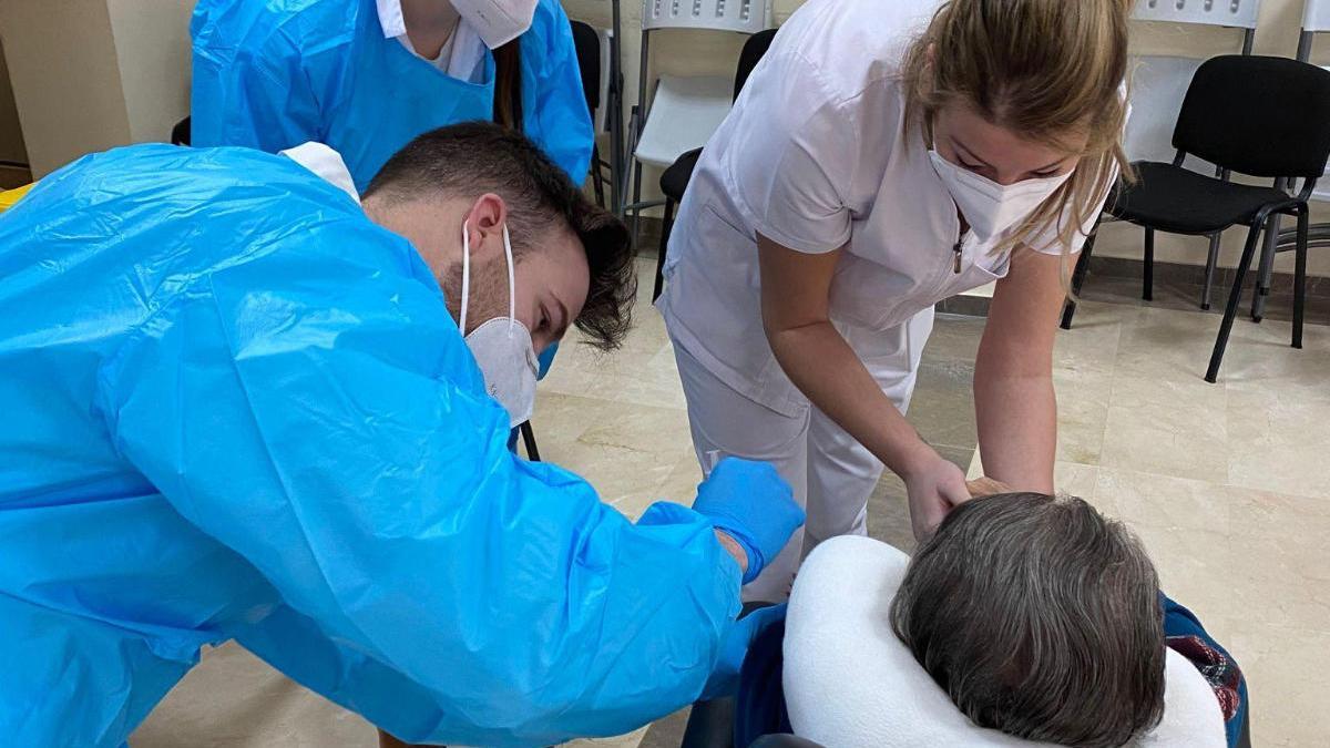 Vacunación, este domingo, en la residencia El Buen Samaritano de Churriana.