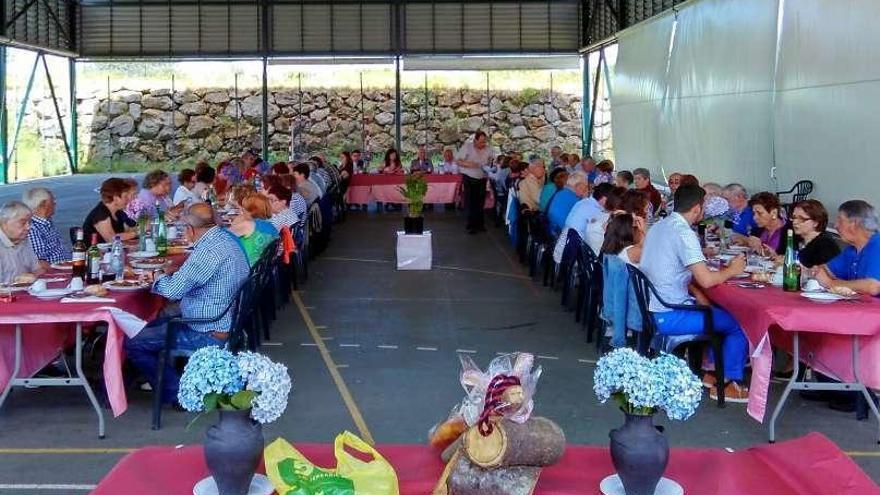 Comida popular en Albandi para celebrar Santiago