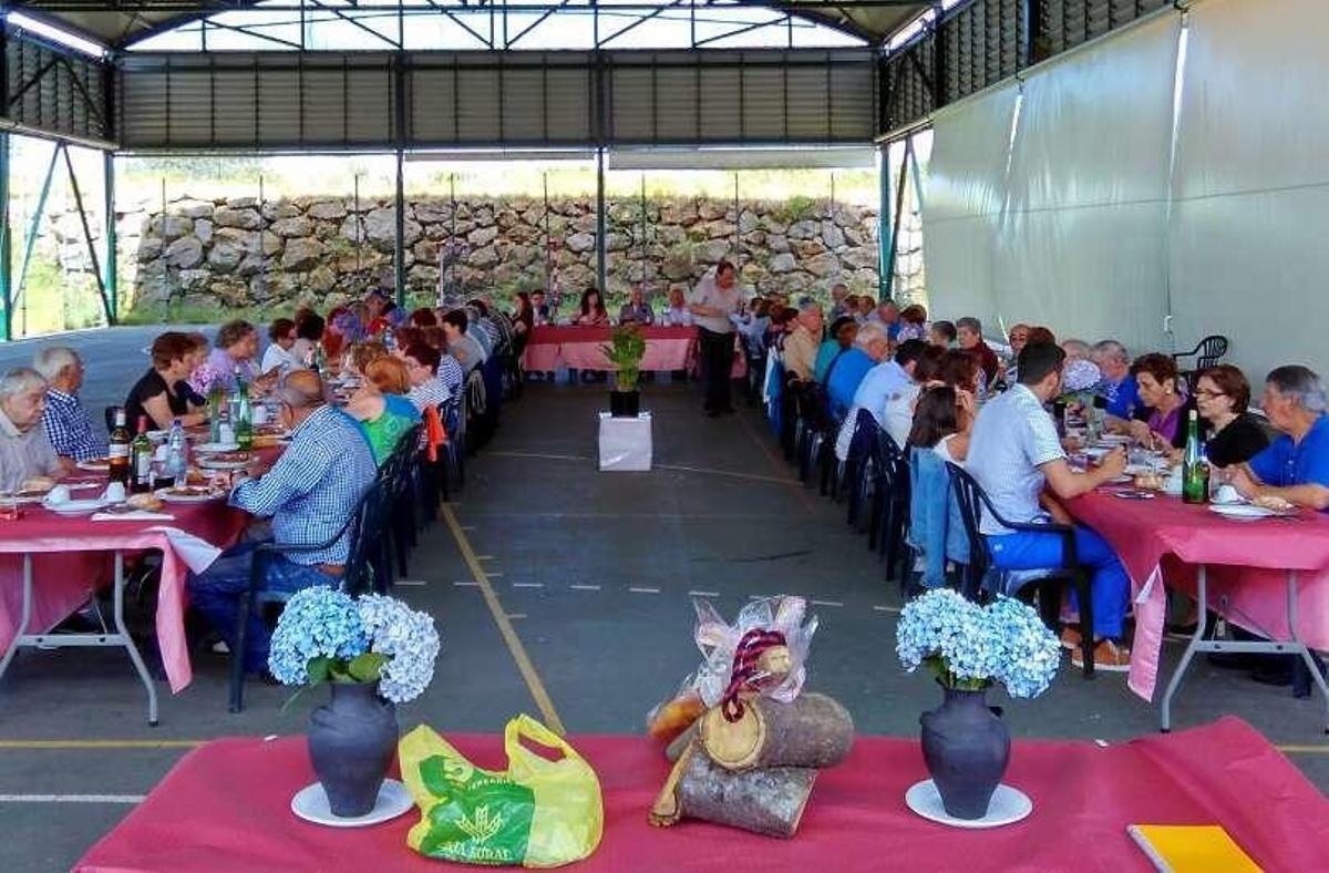 Comida popular en Albandi para celebrar Santiago