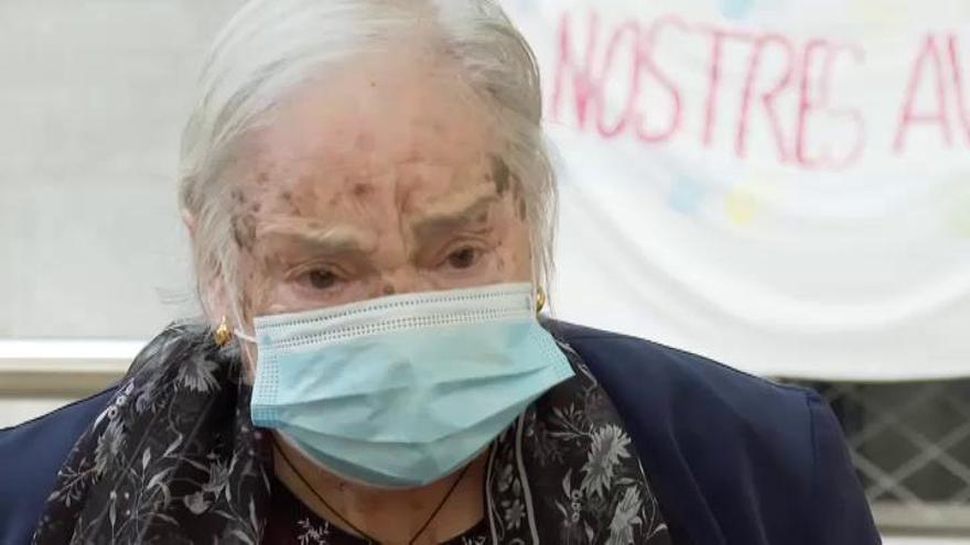 Coronavirus | María Rosa, superviviente del coronavirus: "He visto morir a cinco personas y piensas, bueno, la próxima seré yo"