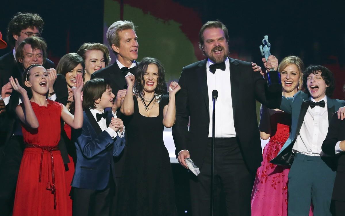 The cast of Stranger Things accepts their award for Ensemble in a Drama Series during the 23rd Screen Actors Guild Awards in Los Angeles, California, U.S., January 29, 2017.  REUTERS/Mike Blake