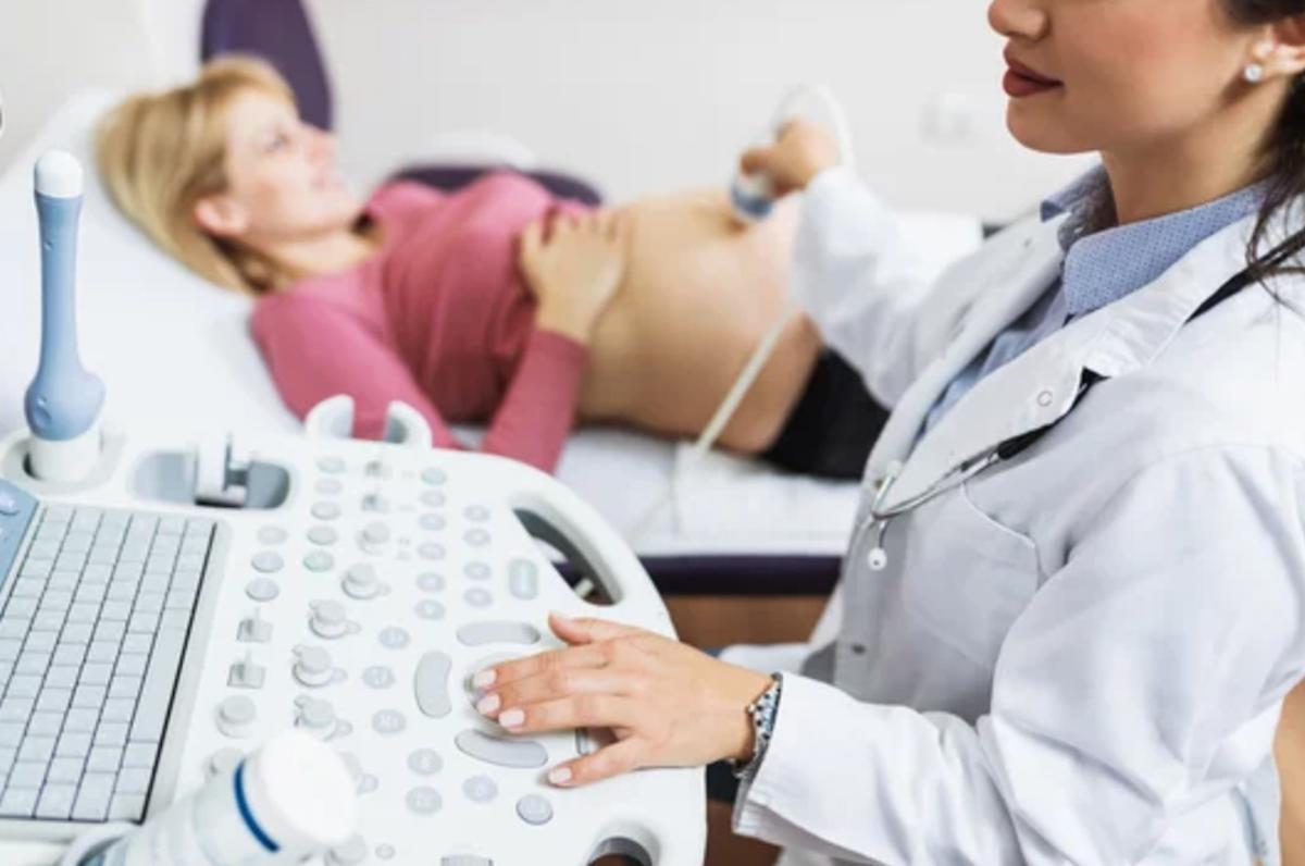 Avances médicos en el control de la gestación y en pruebas diagnósticas.