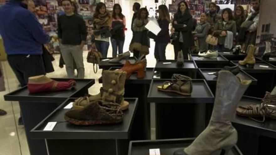 La actividad pasó ayer por la mañana por el Museo del Calzado de Pikolinos.