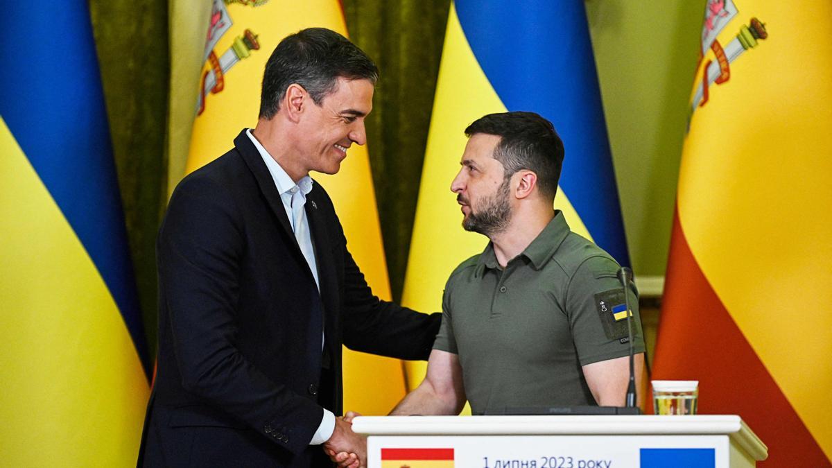 Sánchez anuncia que España enviará a Ucrania cuatro tanques Leopard y vehículos blindados de transporte de tropas