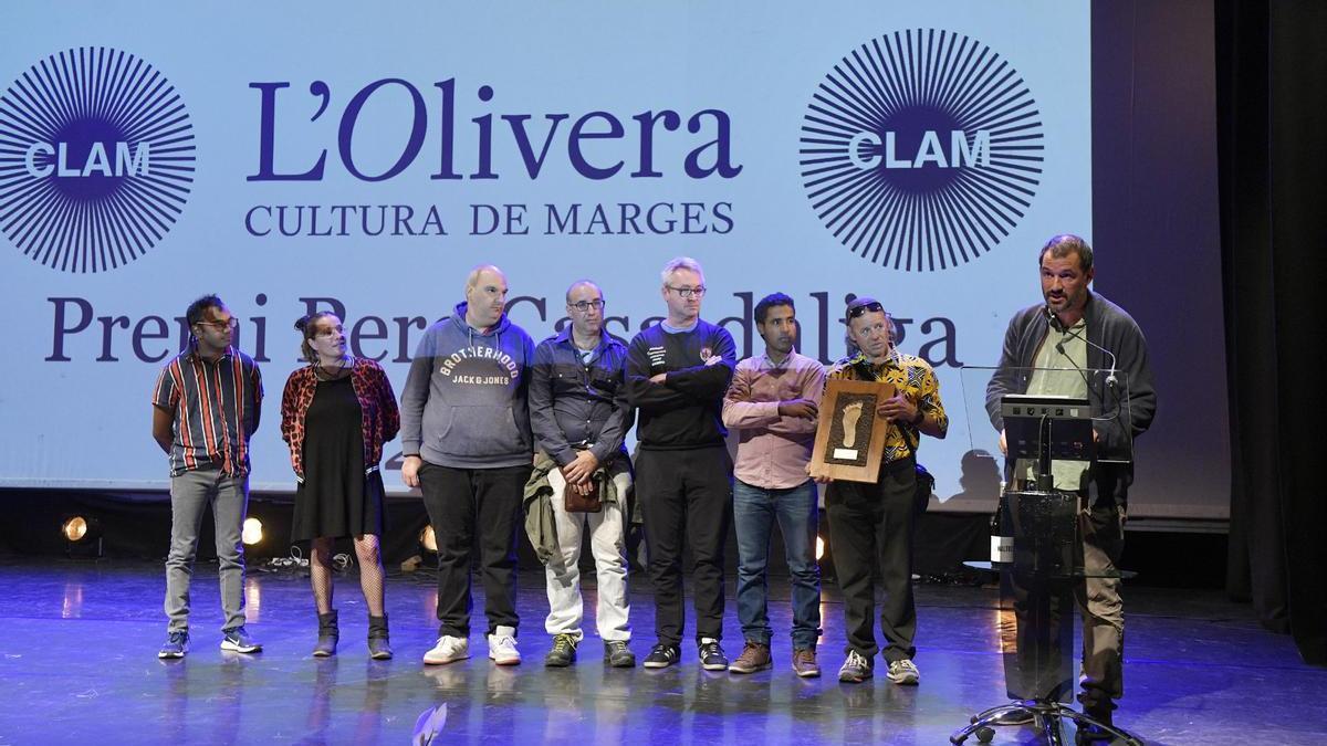 Pau Moragues, a la dreta, amb membres de L&#039;Olivera