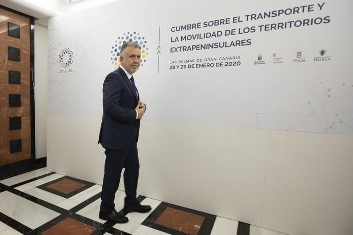 28.01.20. Las Palmas de  Gran Canaria. Cumbre sobre el transporte y la movilidad de los territorios extrapeninsulares. Presidencia del Gobierno de Canarias. Foto Quique Curbelo