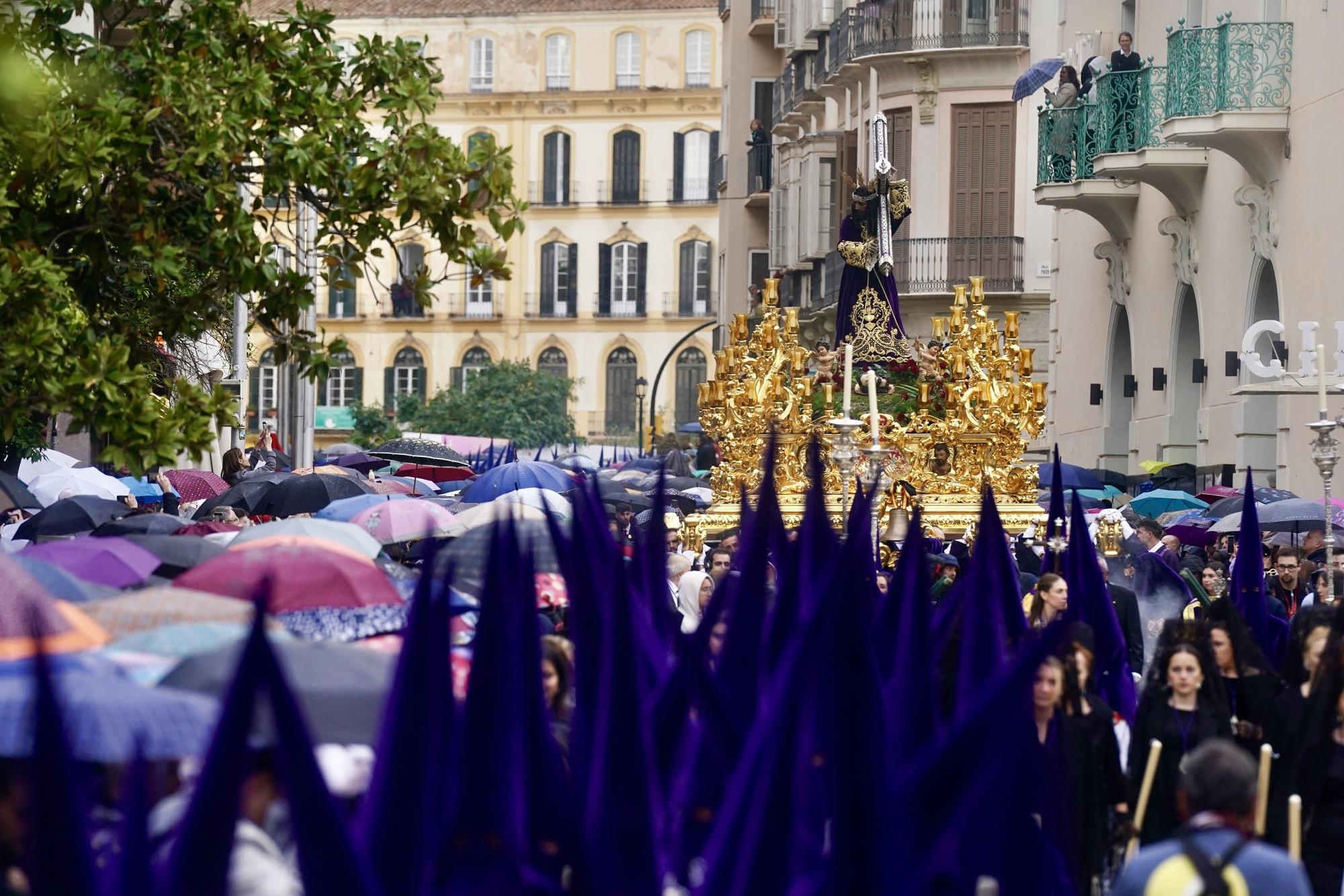 Liberación del preso por la cofradía de Nuestro Padre Jesús El Rico, la única que salió a la calle el Miércoles Santo.
