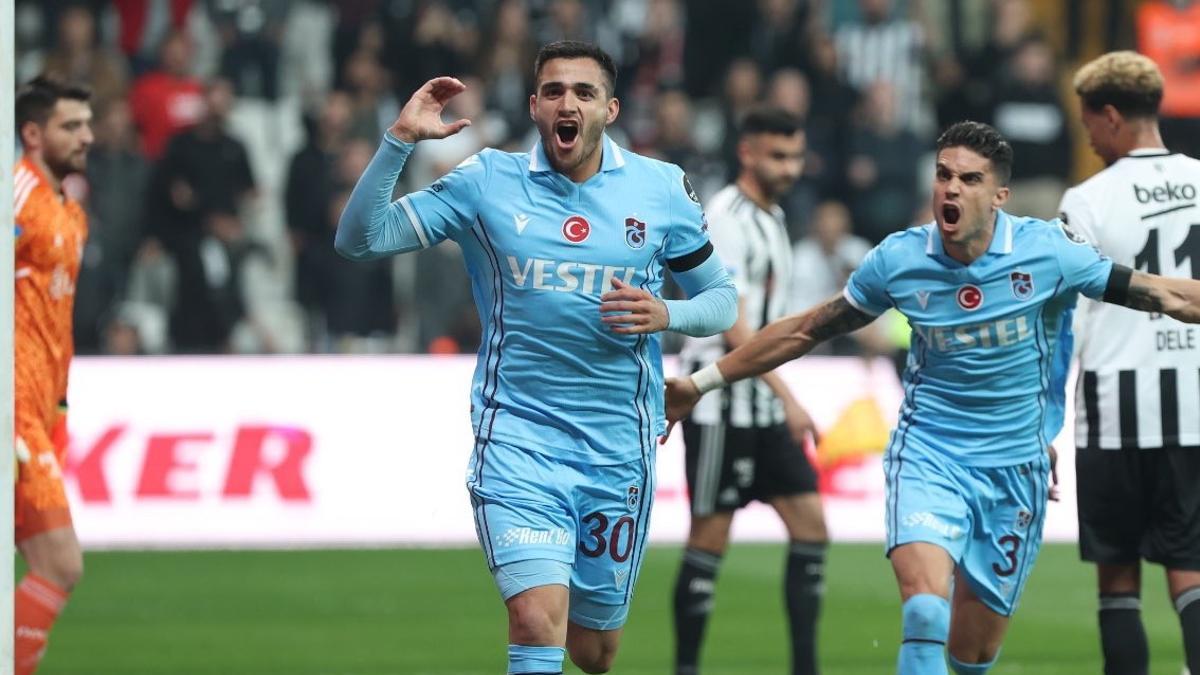 Maxi Gómez celebra un gol con el Trabzonspor