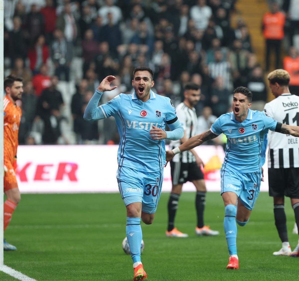 Maxi Gómez celebra un gol con el Trabzonspor