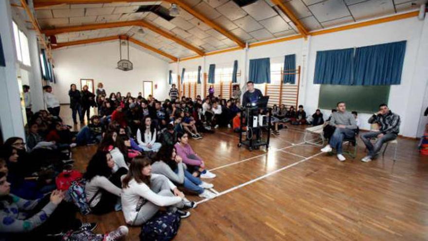 Los alumnos del centro penitenciario gallego,  junto con alumnos del IES de Altea.