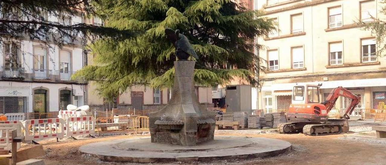 La emblemática fuente de la plaza de la Independencia fue retirada durante la pasada semana. // Noé Parga