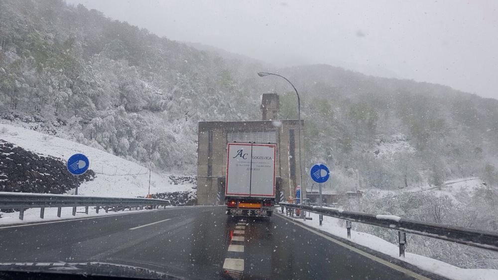 Nieve en la zona de el Huerna