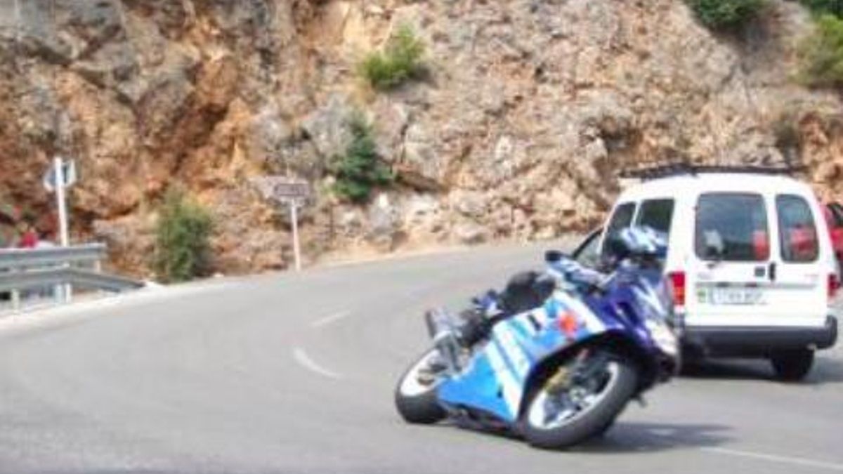 Archivbild eines Motorradfahrers auf der Küstenstraße Ma-10.