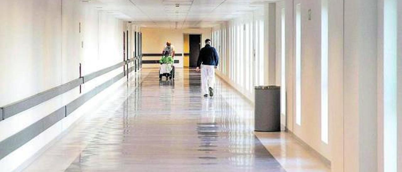 Pasillo de un hospital. |   
// I. HERRERO