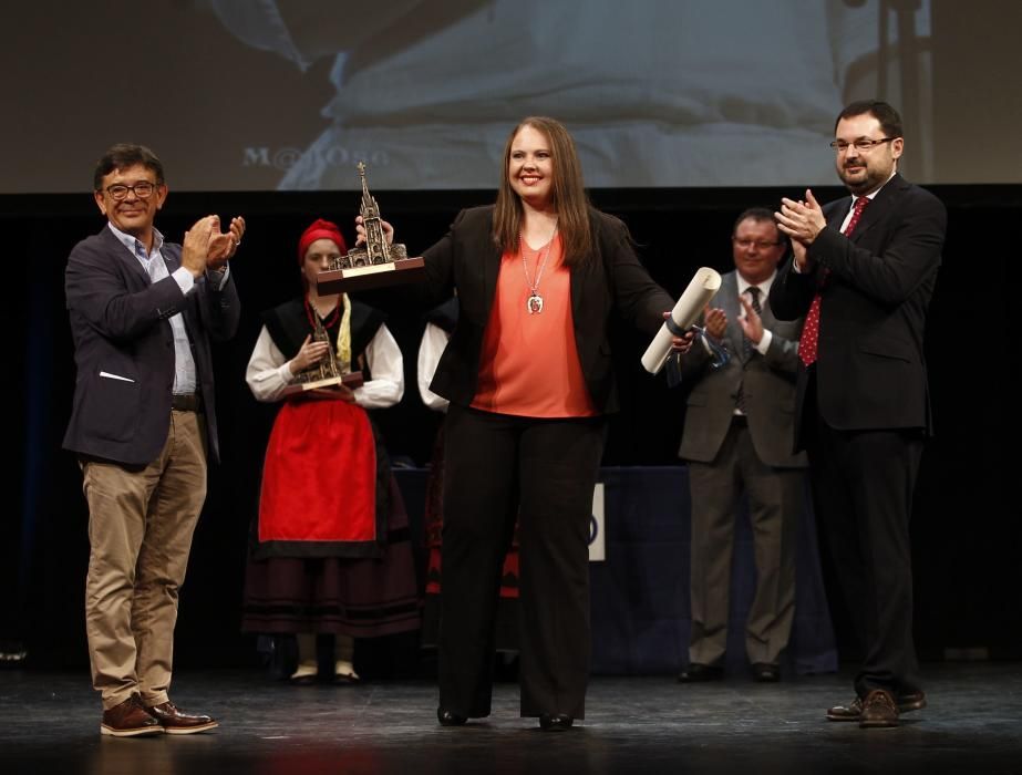 Ceremonia de entrega de los premios del XXIV concurso y muestra del Folclore Ciudad de Oviedo