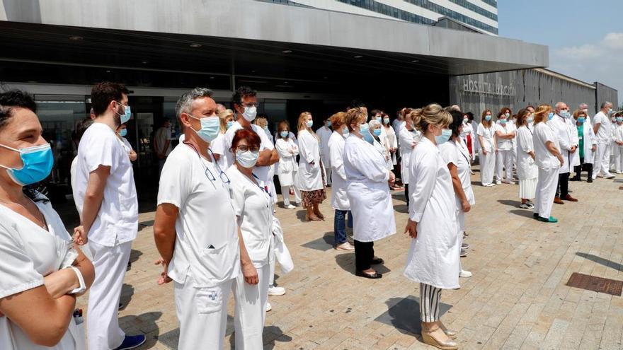 Un total de 1.300 médicos y enfermeros empiezan a cobrar el plus de carrera