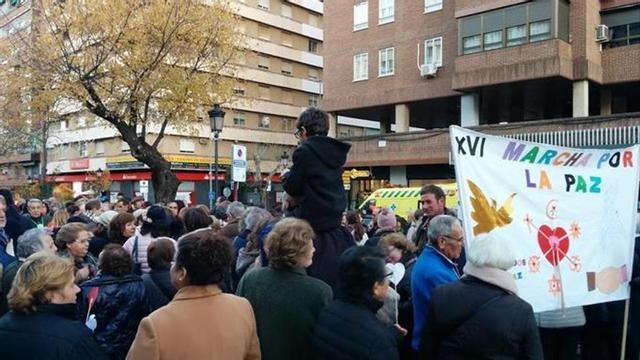 Un millar de personas participan en Cánovas en la Marcha por la Paz