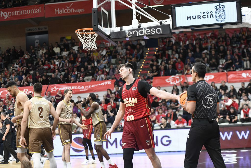 Todas las imágenes del partido del UCAM Murcia contra el Bàsquet Girona
