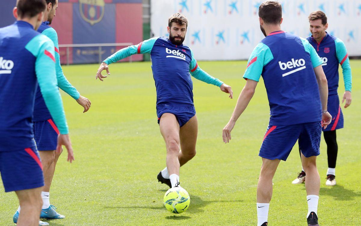 Piqué, en el entrenamiento del Barça en la ciudad deportiva.