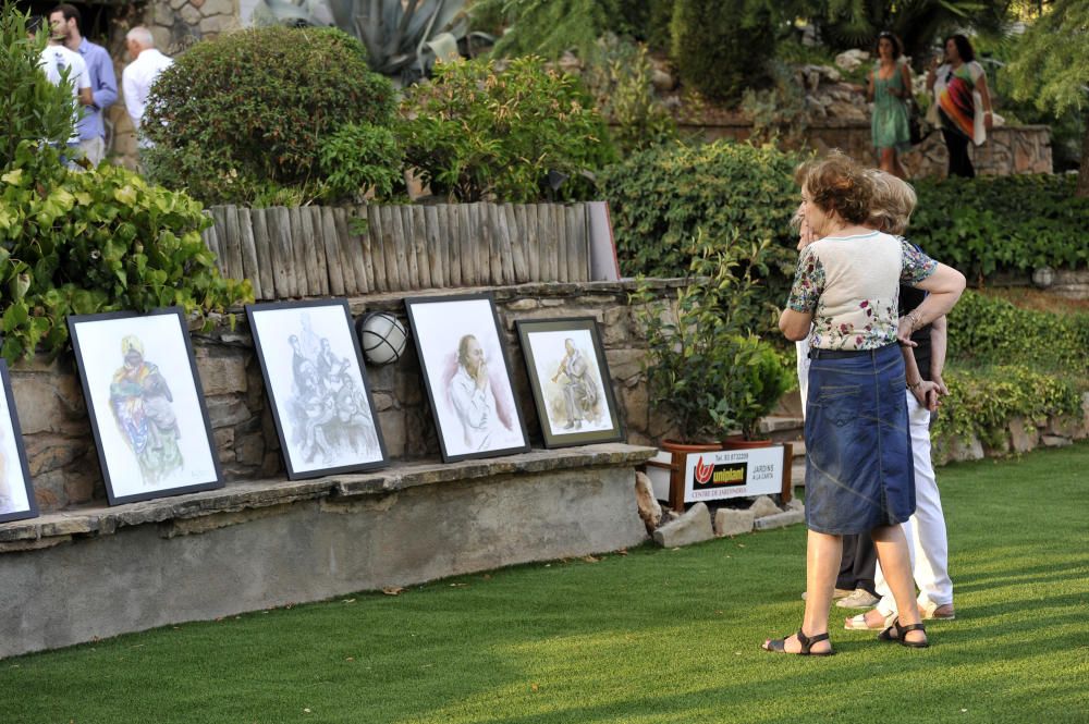 Mostra d'artistes novells al jardí de la família F