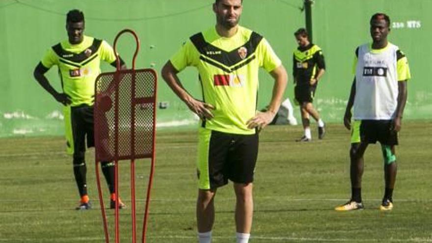 Samba, a la derecha, ayer en el entrenamiento junto a Benja y Sory Kaba.