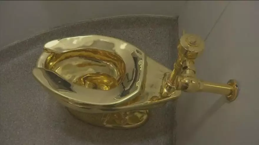 Buscan un retrete de oro robado de más de un millón euros
