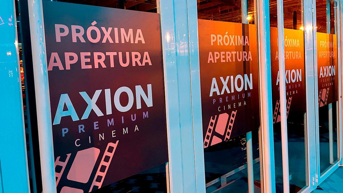 Entrada a los cines Axion en el Mega Ozone Bowling.