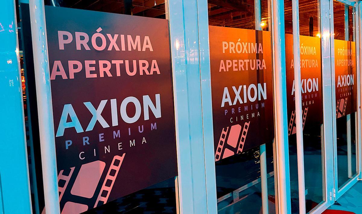 Entrada a los cines Axion en el Mega Ozone Bowling.