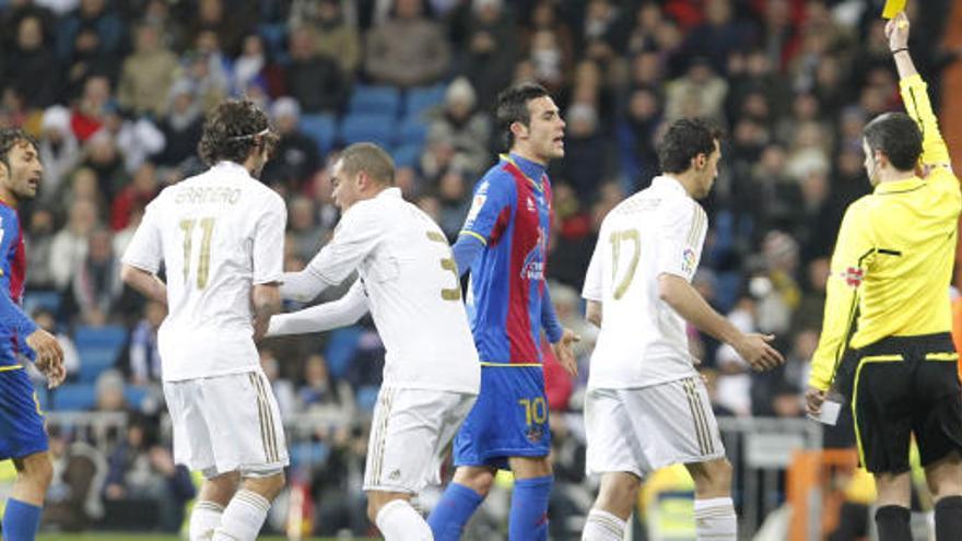 Imagen del partido entre Levante y Real Madrid.