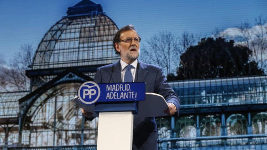 Rajoy: "Que ETA se desarme y de paso, que se disuelva"