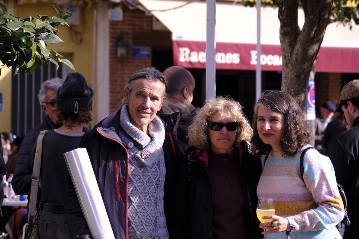 Irene de Miguel, con sus anfitriones en la fiesta del VIVA-VIVA de Valverde de la Vera.
