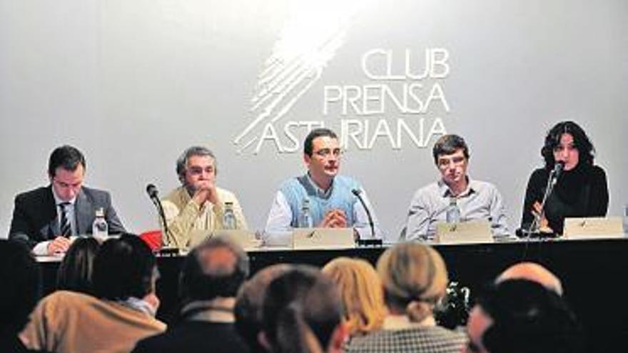 Por la izquierda, Gómez, López, José García, Bellos y María Gutiérrez.