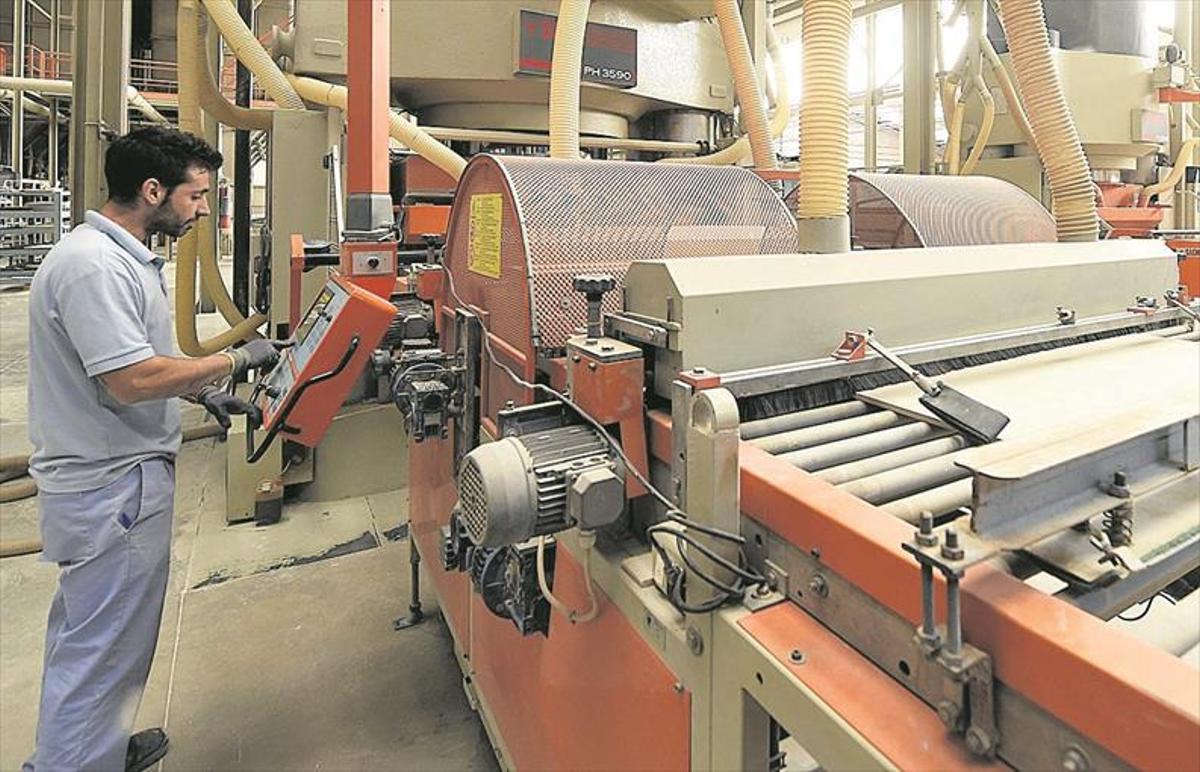 El azulejo confía en una bajada del precio de los ‘peajes’ del gas el 2021