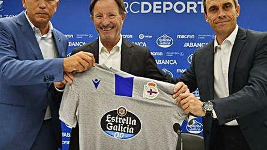 Paco Zas, Juan Antonio Anquela y Carmelo del Pozo, en la presentación del técnico.