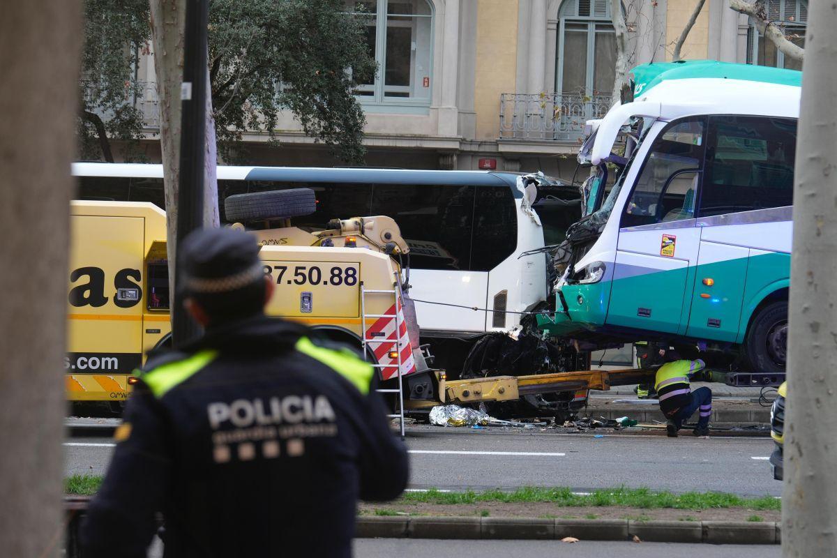 Choque de dos autocares en la Diagonal con una treintena de heridos