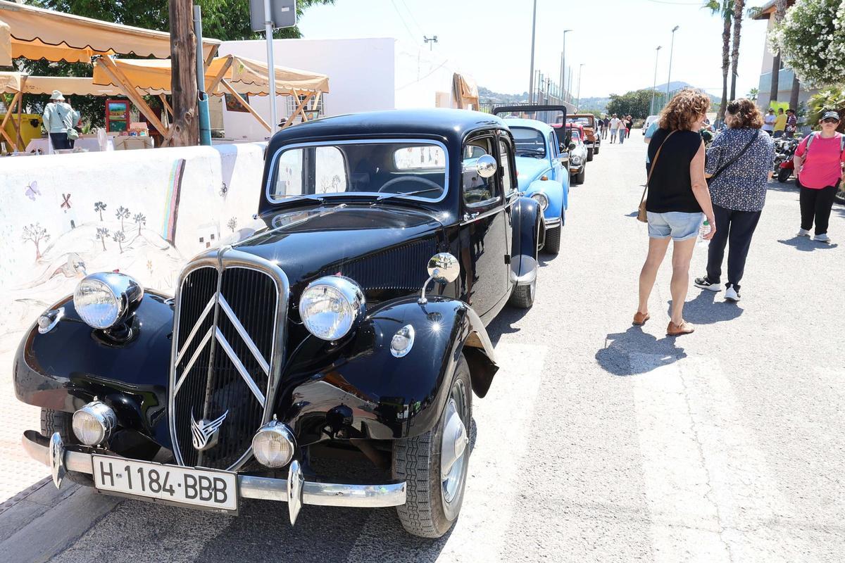 Fiestas Puig d'en Valls: coches antiguos, exposición de plantas y artesanía