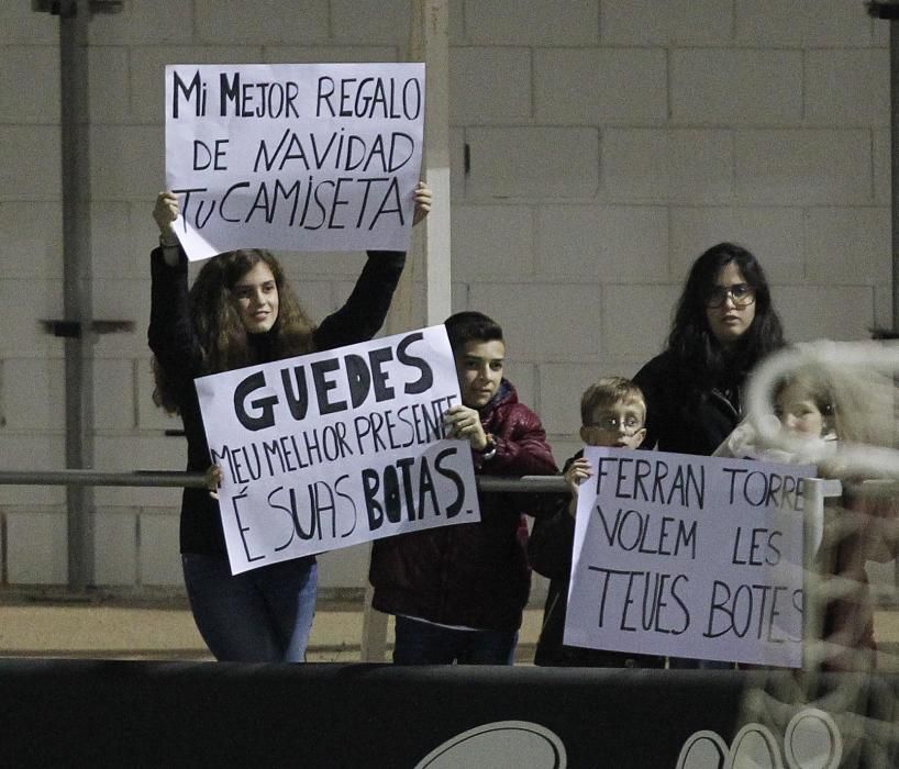 La afición del Valencia invade el Puchades