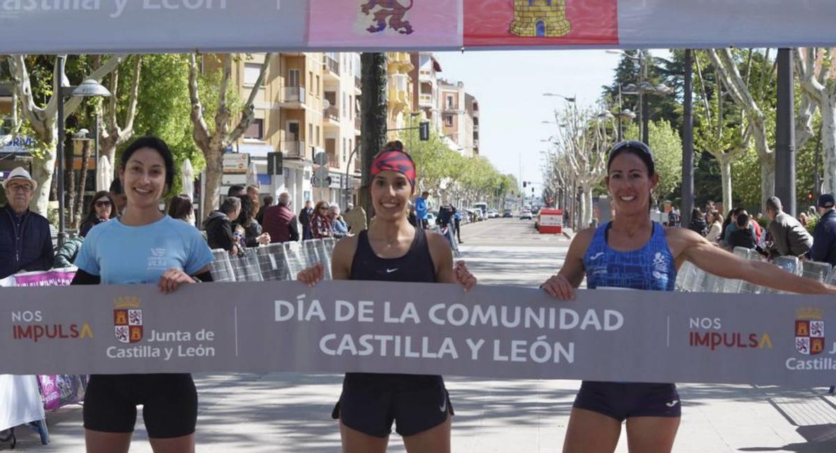 Las tres féminas más rápidas, tras cruzar la meta. | J. L. F.