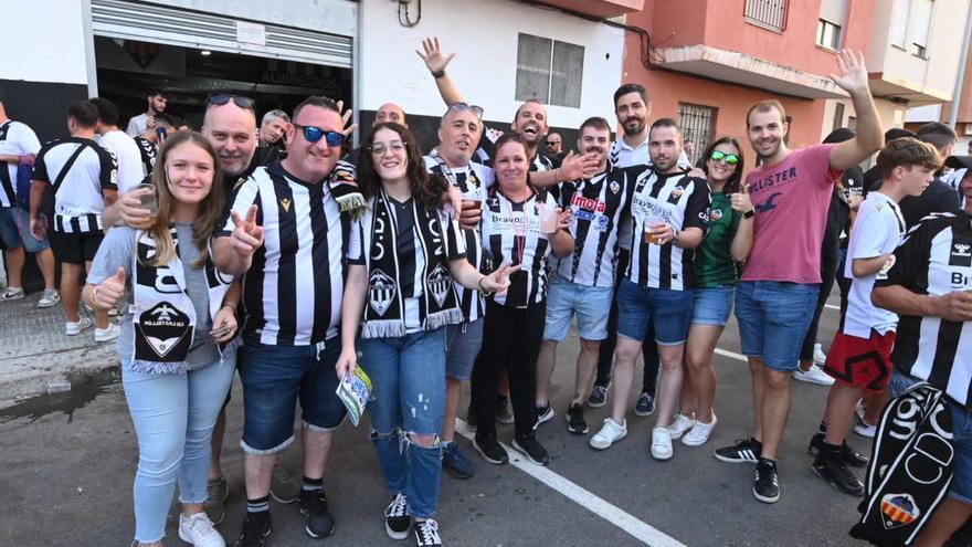 Vídeo: Los aficionados acuden al Castalia listos para el CD Castellón - Real Madrid B