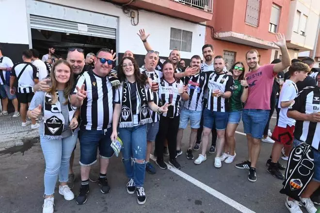 Vídeo: Los aficionados acuden al Castalia listos para el CD Castellón - Real Madrid B