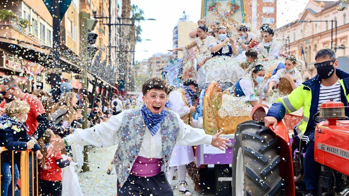 Galería de imágenes: Castelló se lo pasa en grande en el Coso Multicolor
