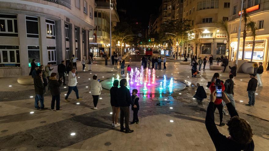 Alicante estrena la nueva zona peatonal de la Explanada con seis meses de retraso