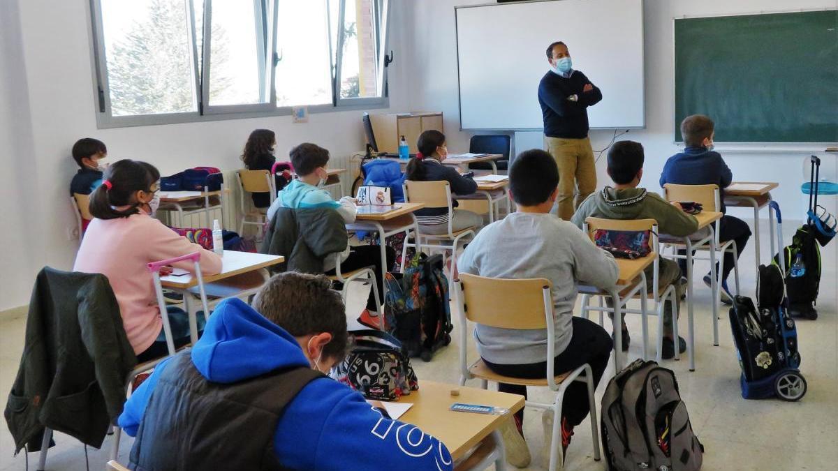 El colegio El Llano de Monesterio comienza la semana con dos aulas en cuarentena