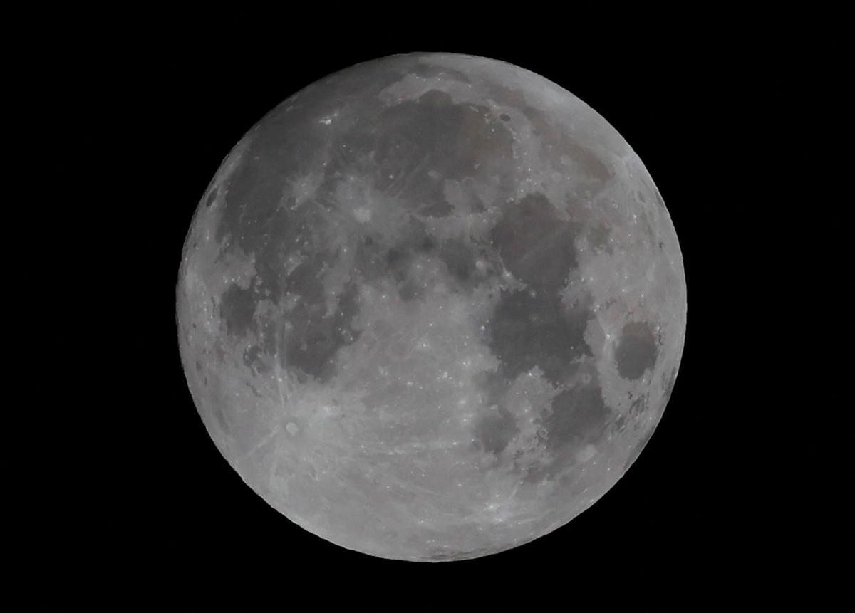 La luna llena de noviembre 2022 llega con eclipse lunar