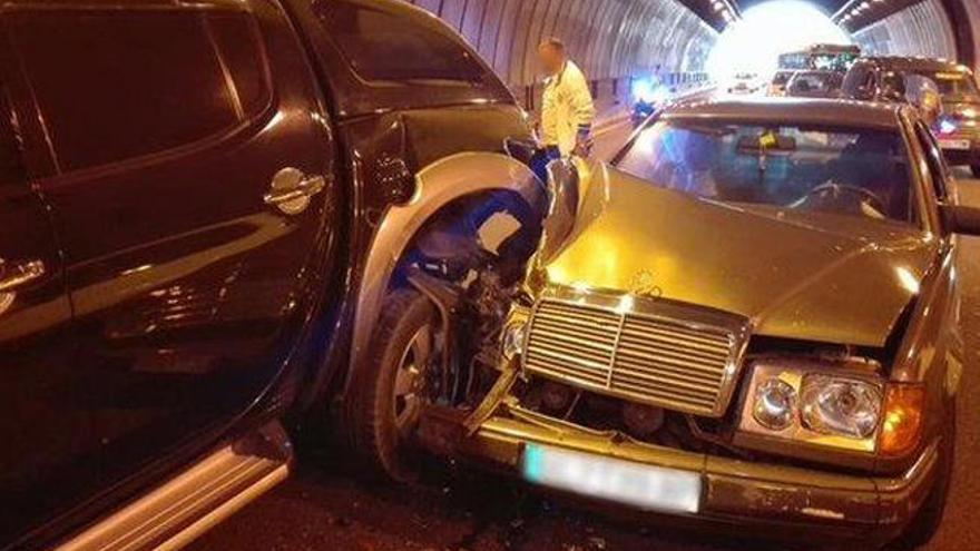 Un accidente provoca retenciones de tráfico en el Julio Luengo